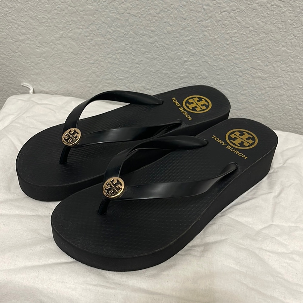 Tory Burch sandals. Flip flop. Black . Size 7